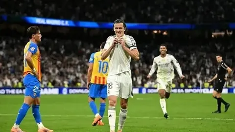 中国电影史上首部百亿票房电影问世